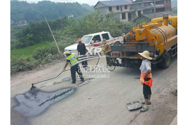 人工修补喷洒